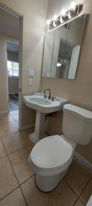 For Sale: $250,000 (3 beds, 1 baths, 836 Square Feet)
