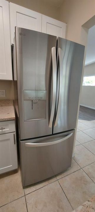 For Sale: $250,000 (3 beds, 1 baths, 836 Square Feet)