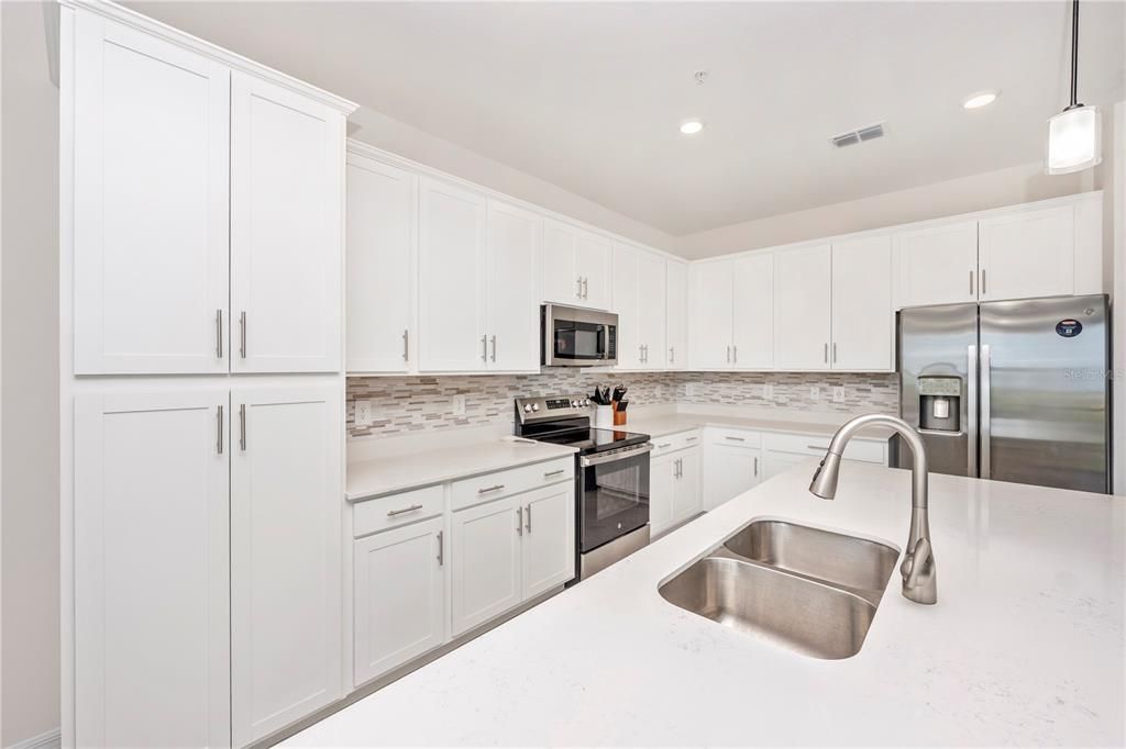 В аренду: $5,500 (2 спален, 2 ванн, 1154 Квадратных фут)