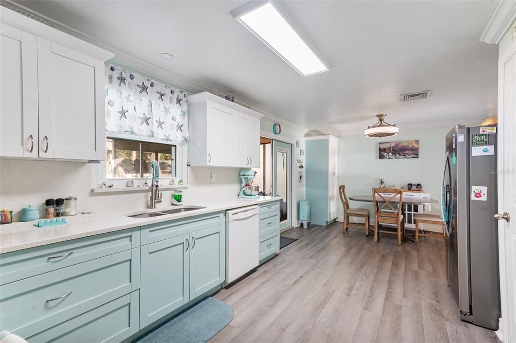 合同活跃: $254,900 (3 贝兹, 2 浴室, 1032 平方英尺)