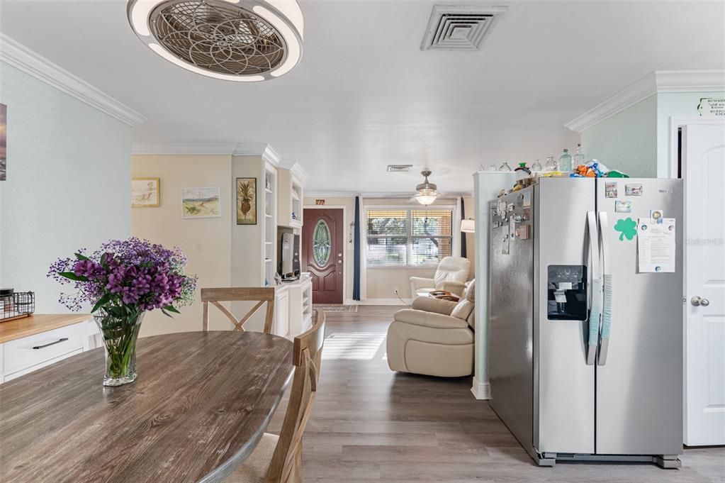 合同活跃: $254,900 (3 贝兹, 2 浴室, 1032 平方英尺)