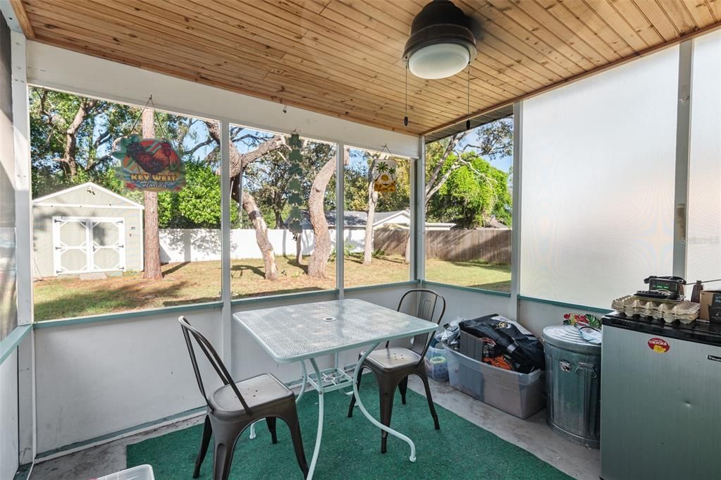 合同活跃: $254,900 (3 贝兹, 2 浴室, 1032 平方英尺)