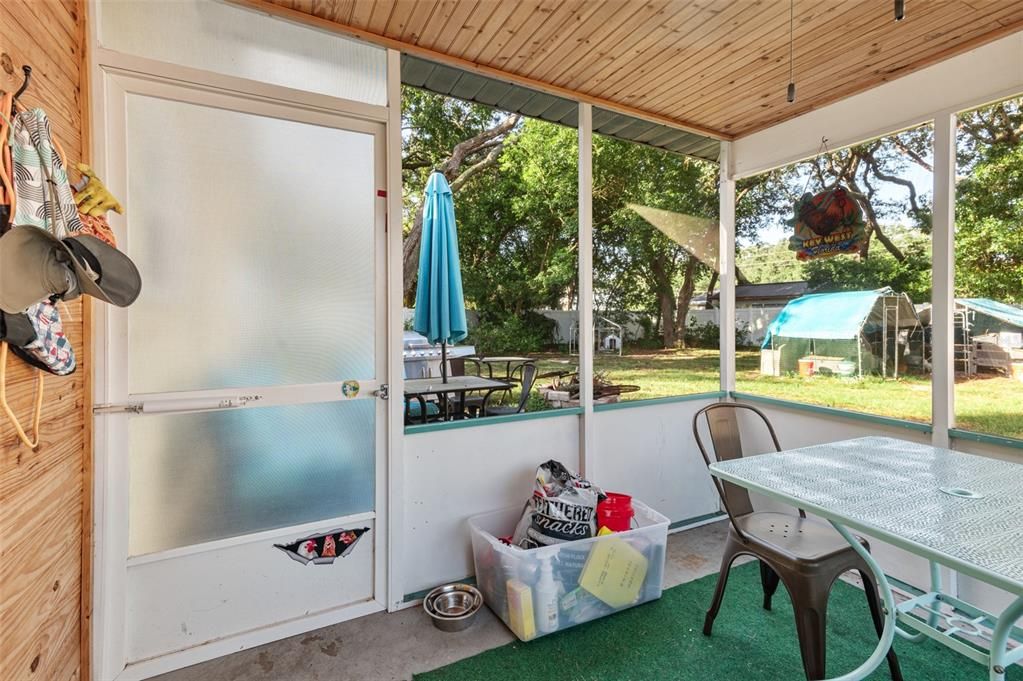 合同活跃: $254,900 (3 贝兹, 2 浴室, 1032 平方英尺)