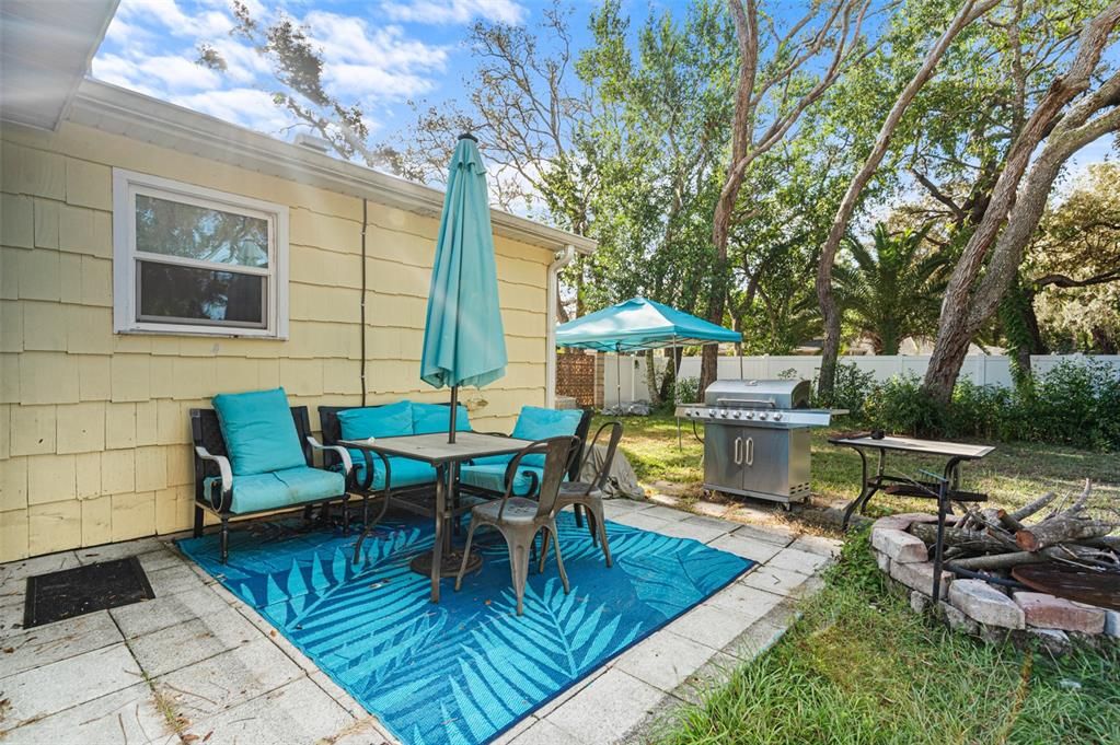 合同活跃: $254,900 (3 贝兹, 2 浴室, 1032 平方英尺)