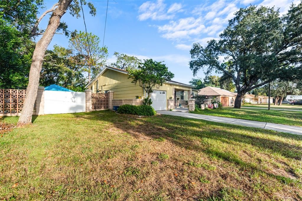 合同活跃: $254,900 (3 贝兹, 2 浴室, 1032 平方英尺)