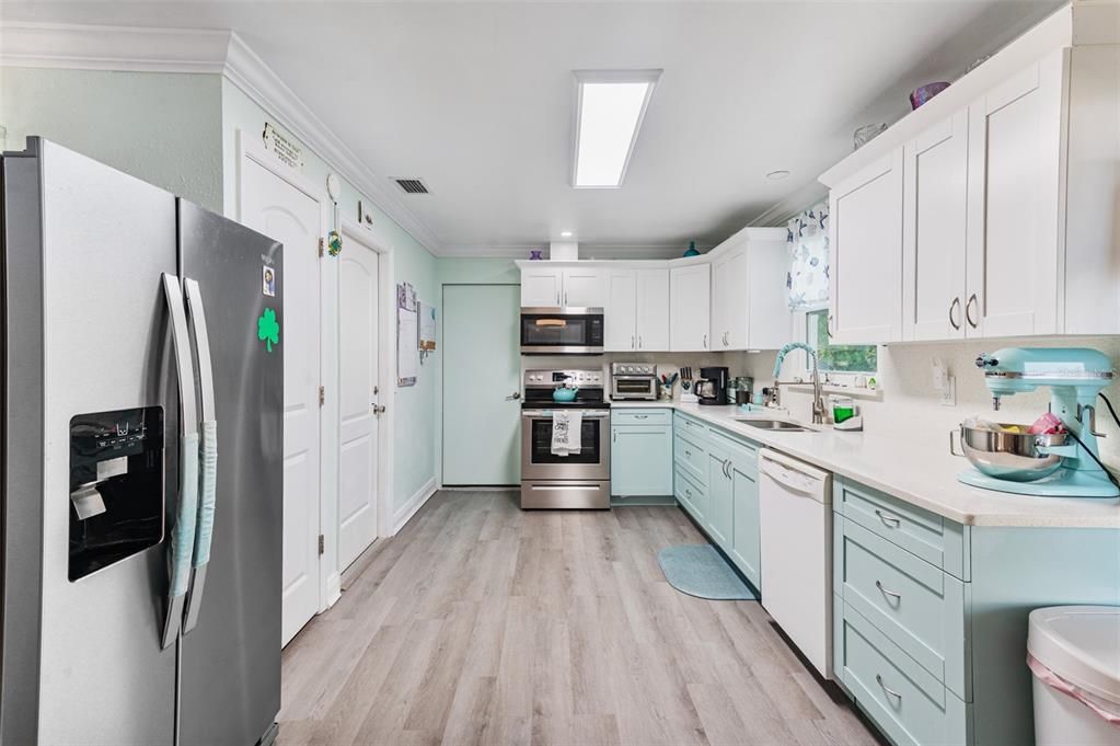 合同活跃: $254,900 (3 贝兹, 2 浴室, 1032 平方英尺)