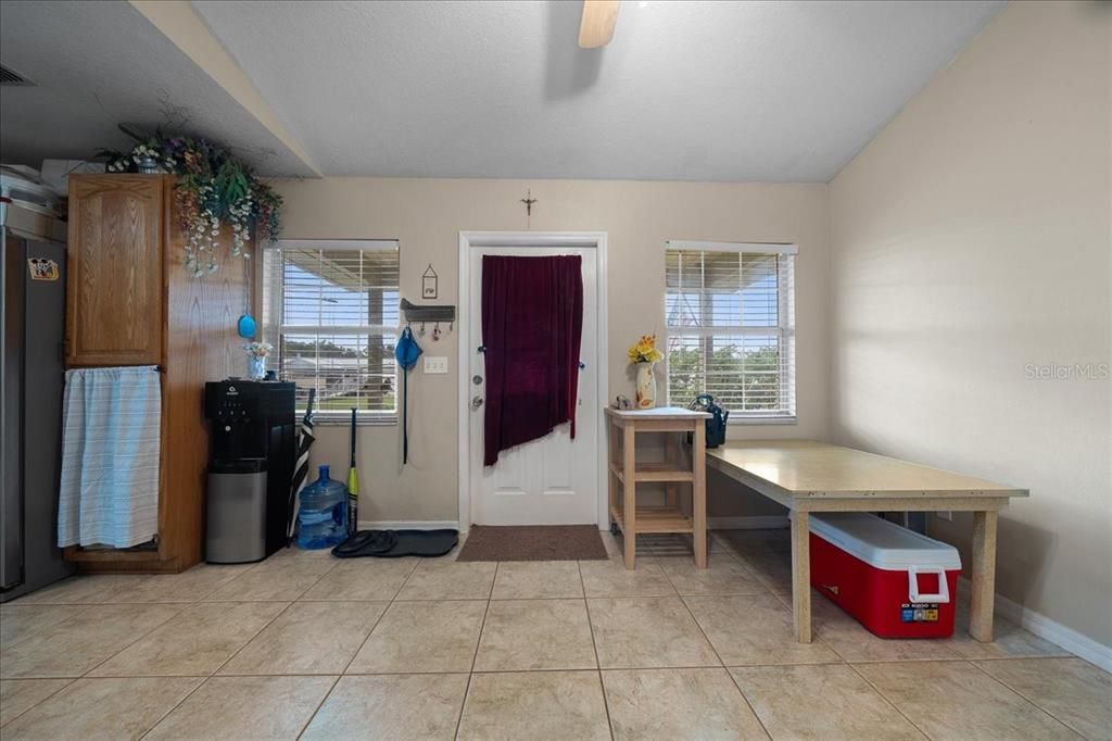 待售: $265,000 (2 贝兹, 1 浴室, 1200 平方英尺)