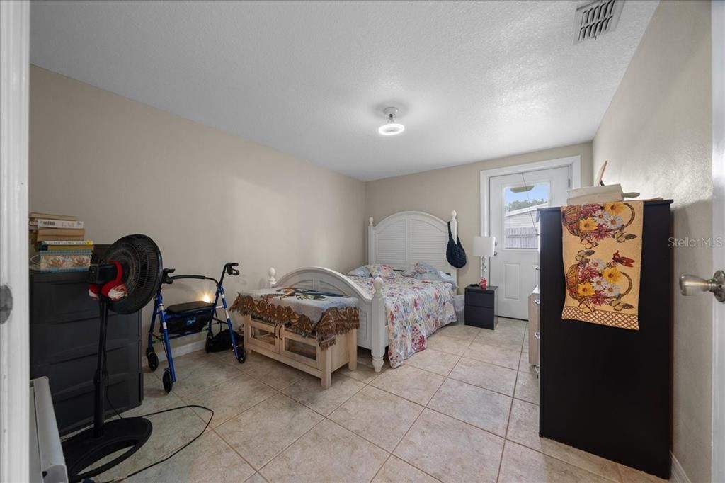 待售: $265,000 (2 贝兹, 1 浴室, 1200 平方英尺)