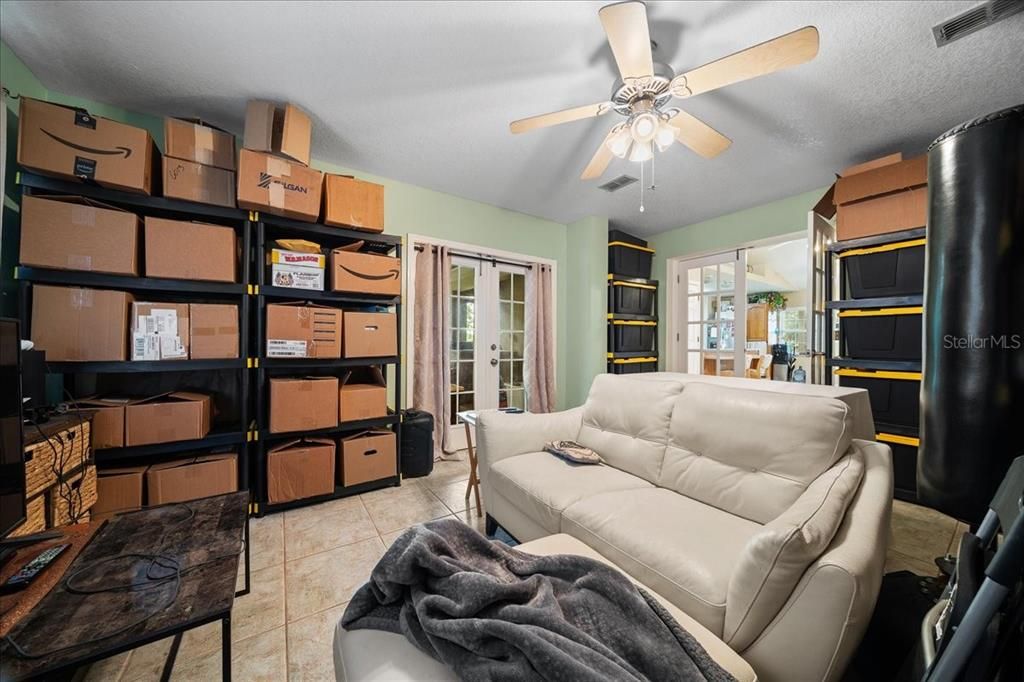 待售: $265,000 (2 贝兹, 1 浴室, 1200 平方英尺)