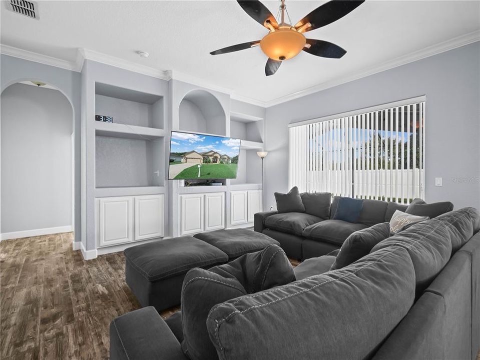 En Venta: $470,000 (4 camas, 3 baños, 2438 Pies cuadrados)