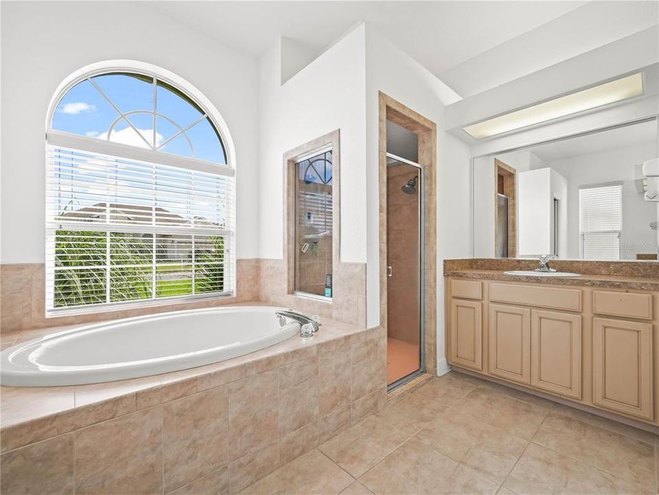 En Venta: $470,000 (4 camas, 3 baños, 2438 Pies cuadrados)