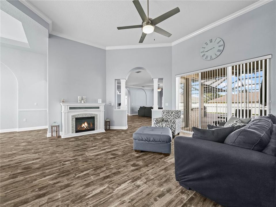 En Venta: $470,000 (4 camas, 3 baños, 2438 Pies cuadrados)