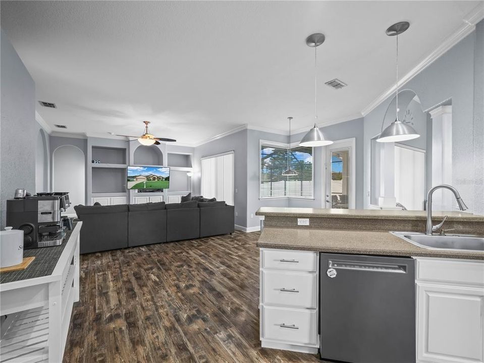 En Venta: $470,000 (4 camas, 3 baños, 2438 Pies cuadrados)