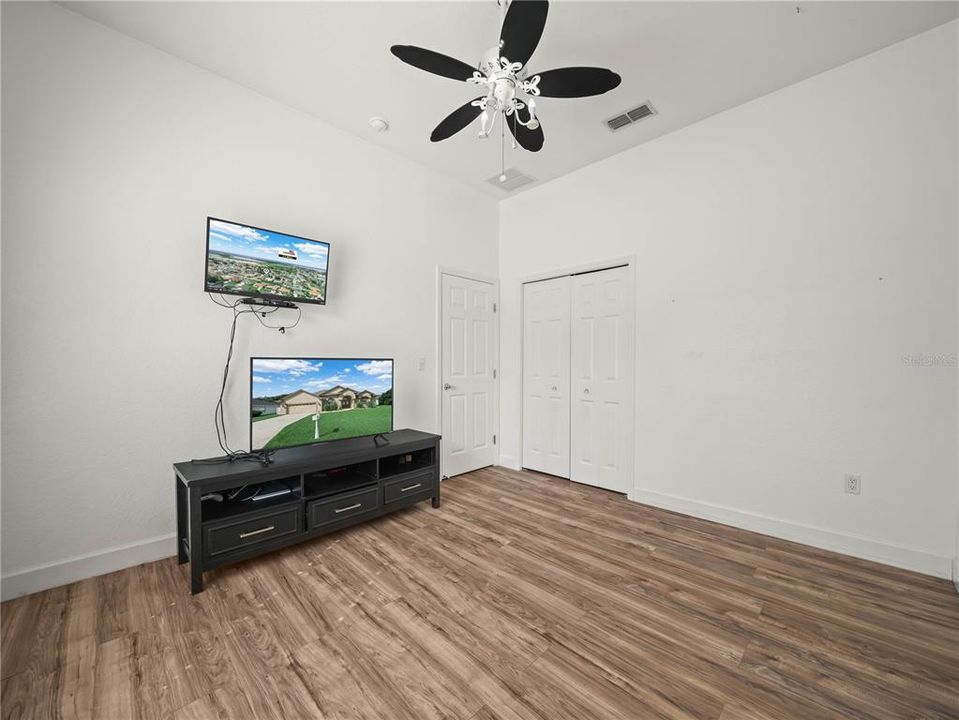 En Venta: $470,000 (4 camas, 3 baños, 2438 Pies cuadrados)