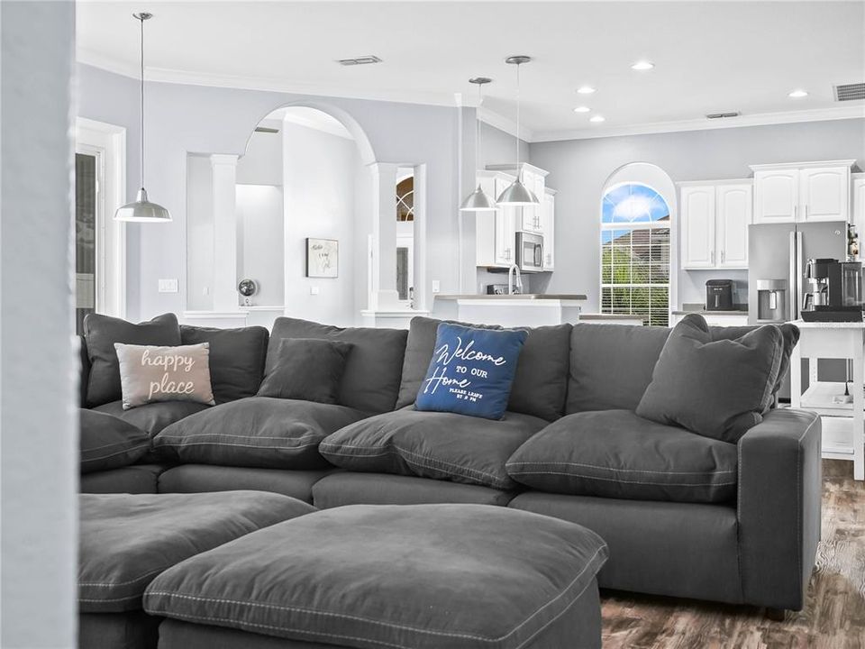 En Venta: $470,000 (4 camas, 3 baños, 2438 Pies cuadrados)