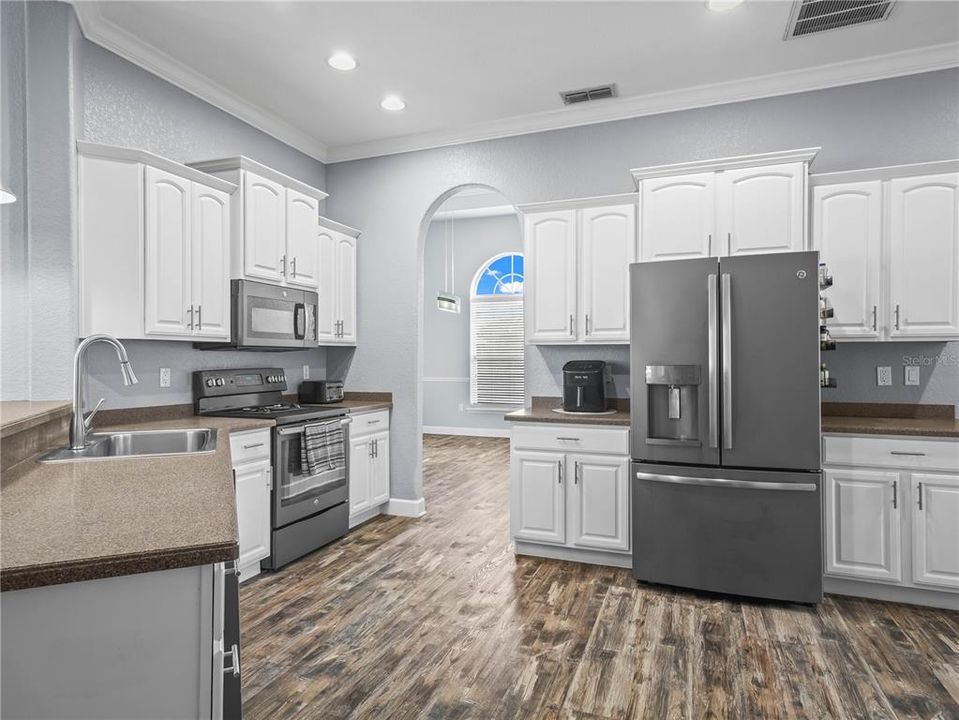 En Venta: $470,000 (4 camas, 3 baños, 2438 Pies cuadrados)