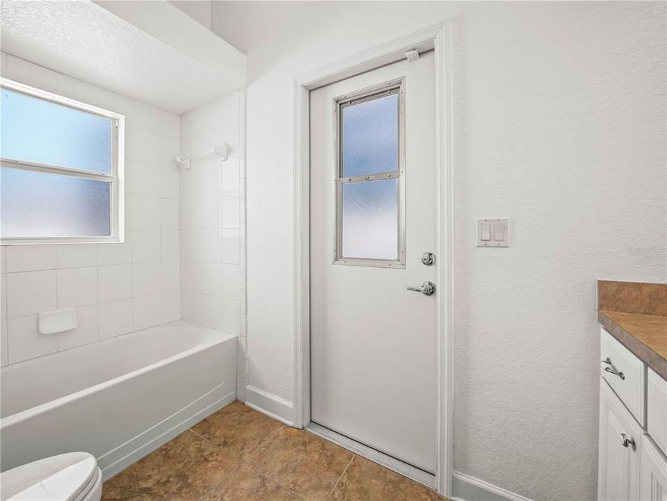 En Venta: $470,000 (4 camas, 3 baños, 2438 Pies cuadrados)