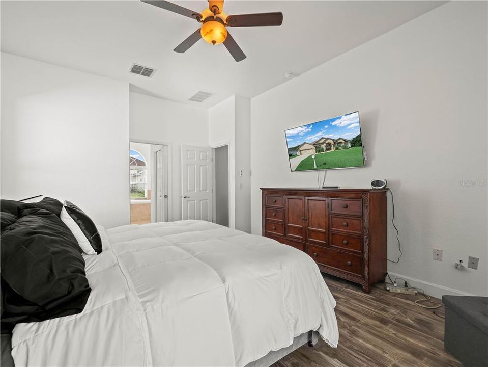 En Venta: $470,000 (4 camas, 3 baños, 2438 Pies cuadrados)