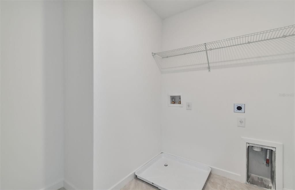 Под контрактом: $375,820 (5 спален, 3 ванн, 2586 Квадратных фут)