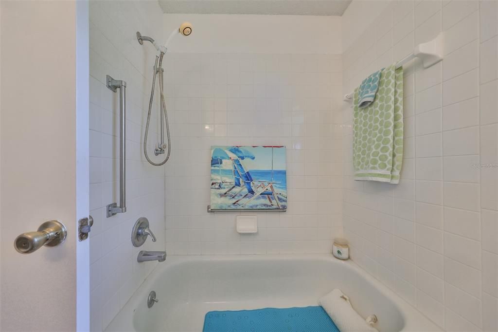 For Sale: $210,000 (2 beds, 2 baths, 1825 Square Feet)