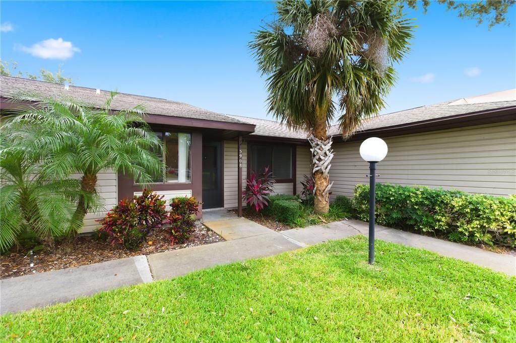 For Sale: $215,250 (2 beds, 2 baths, 945 Square Feet)