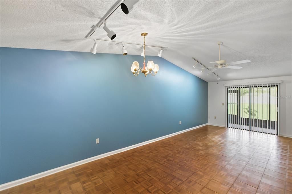 For Sale: $215,250 (2 beds, 2 baths, 945 Square Feet)