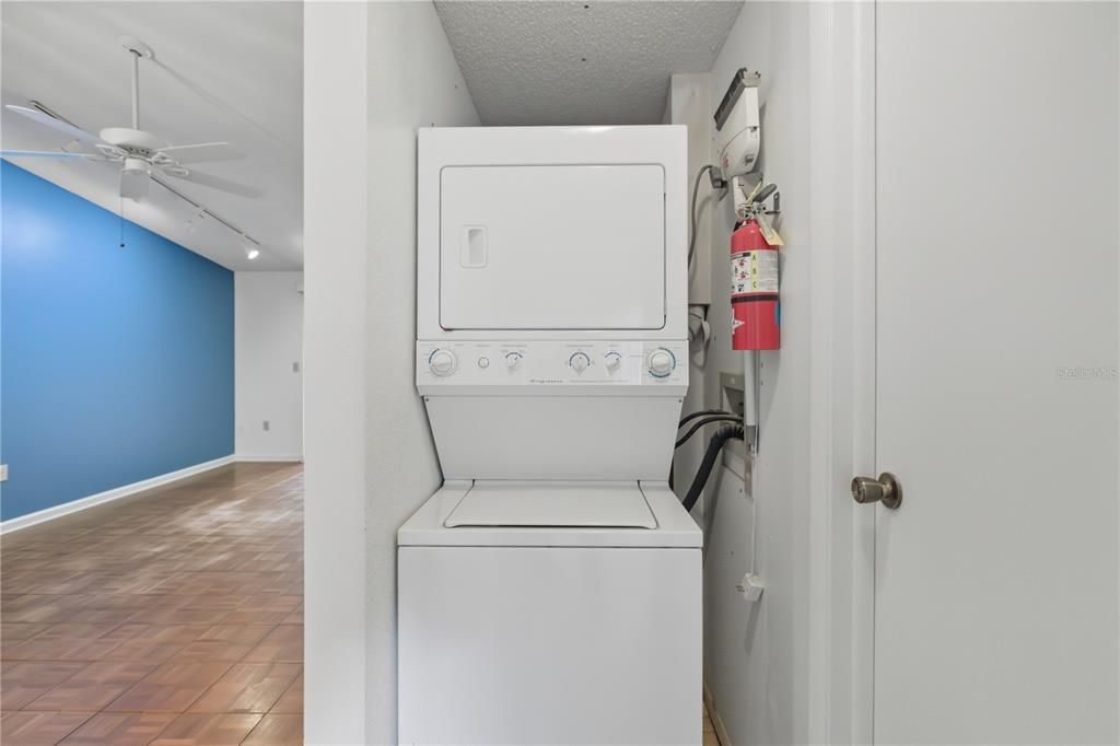 For Sale: $215,250 (2 beds, 2 baths, 945 Square Feet)