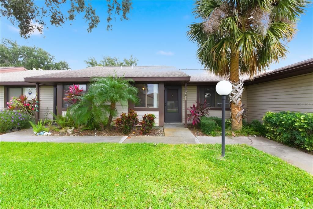 For Sale: $215,250 (2 beds, 2 baths, 945 Square Feet)