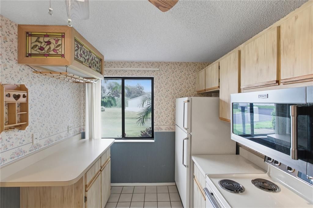 For Sale: $215,250 (2 beds, 2 baths, 945 Square Feet)