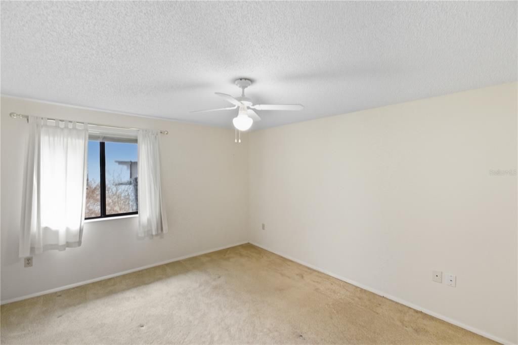 For Sale: $215,250 (2 beds, 2 baths, 945 Square Feet)