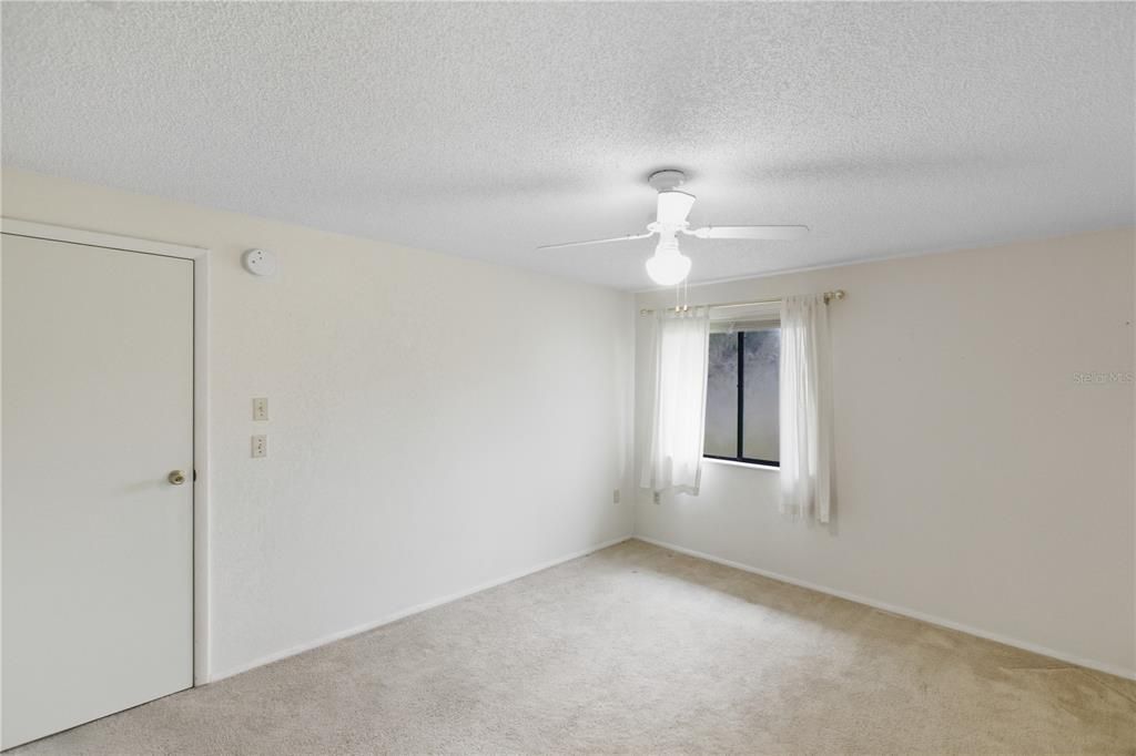 For Sale: $215,250 (2 beds, 2 baths, 945 Square Feet)