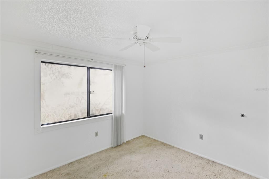 For Sale: $215,250 (2 beds, 2 baths, 945 Square Feet)