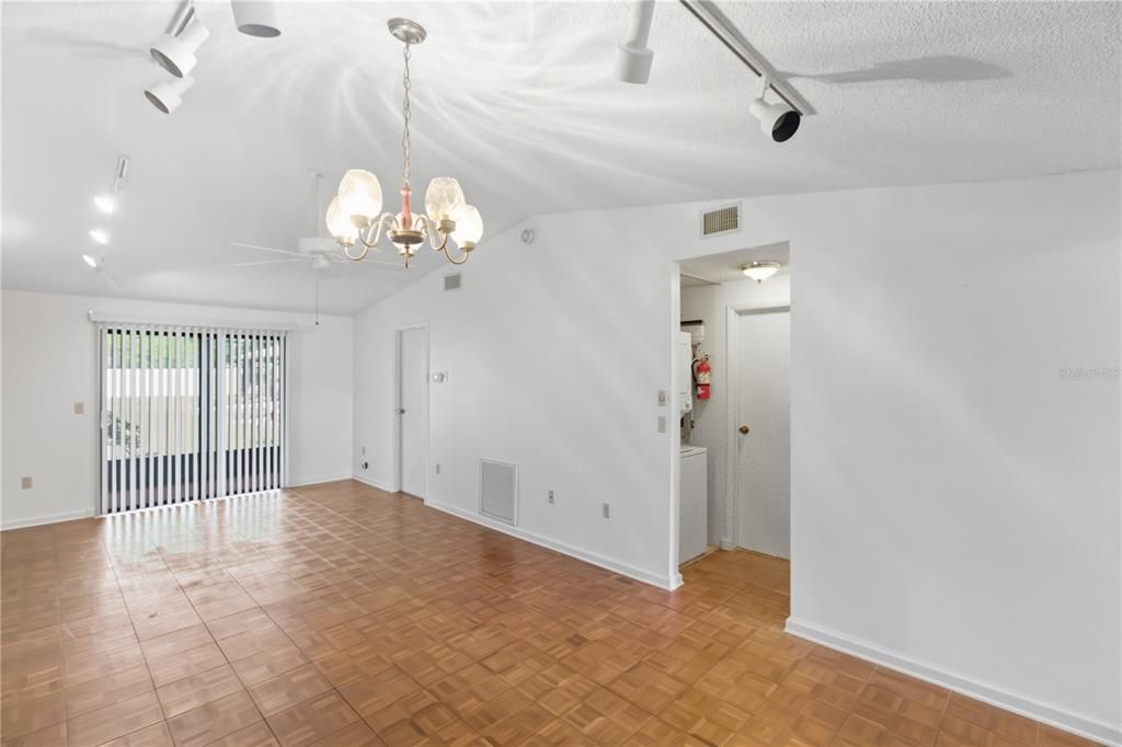 For Sale: $215,250 (2 beds, 2 baths, 945 Square Feet)