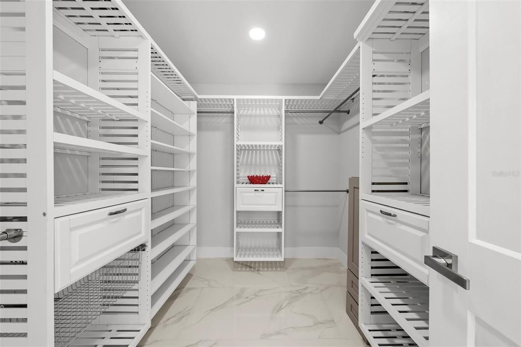 En Venta: $1,300,000 (4 camas, 3 baños, 2474 Pies cuadrados)