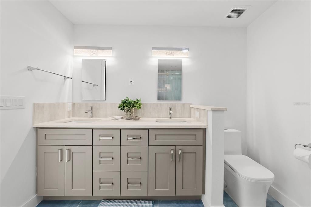 En Venta: $1,300,000 (4 camas, 3 baños, 2474 Pies cuadrados)