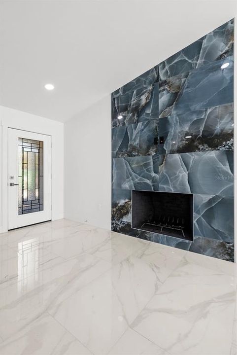 En Venta: $1,300,000 (4 camas, 3 baños, 2474 Pies cuadrados)