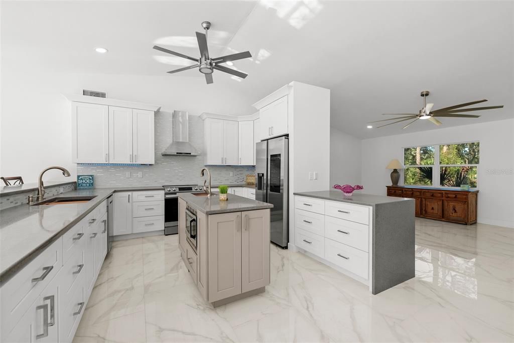 En Venta: $1,300,000 (4 camas, 3 baños, 2474 Pies cuadrados)