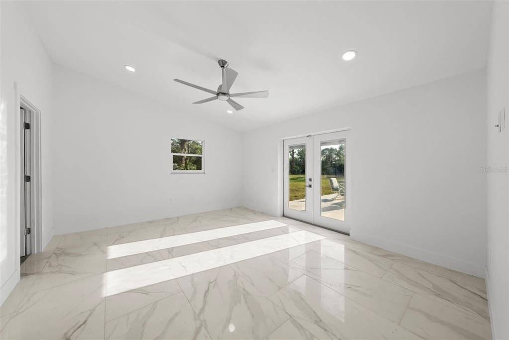 En Venta: $1,300,000 (4 camas, 3 baños, 2474 Pies cuadrados)