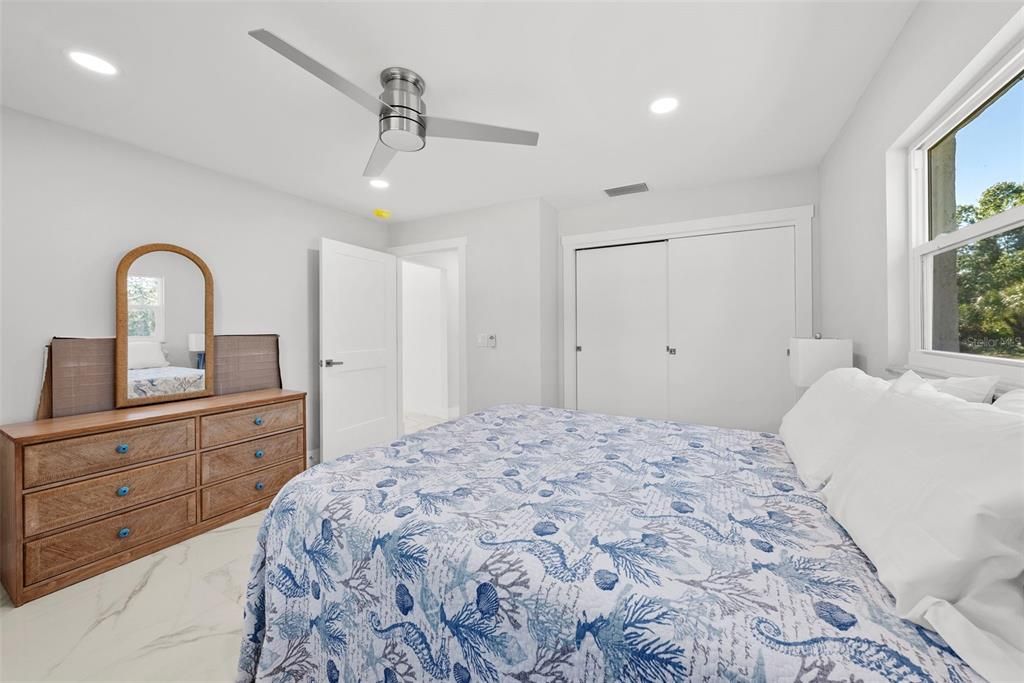 En Venta: $1,300,000 (4 camas, 3 baños, 2474 Pies cuadrados)