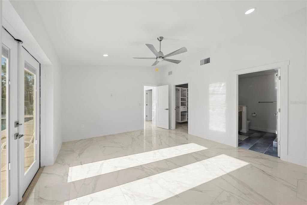 En Venta: $1,300,000 (4 camas, 3 baños, 2474 Pies cuadrados)