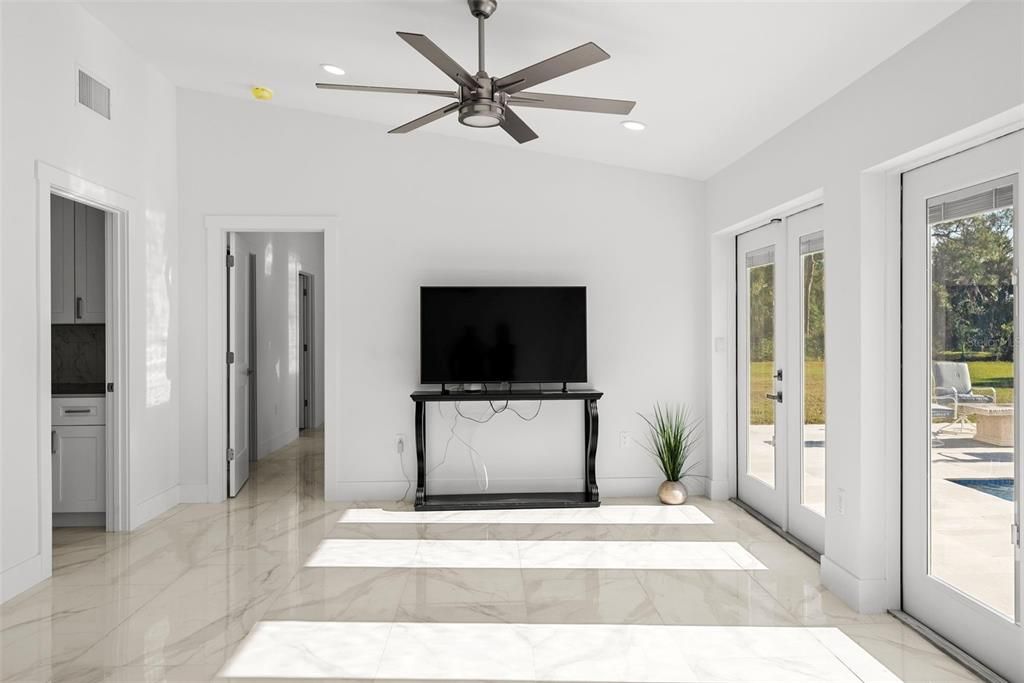 En Venta: $1,300,000 (4 camas, 3 baños, 2474 Pies cuadrados)