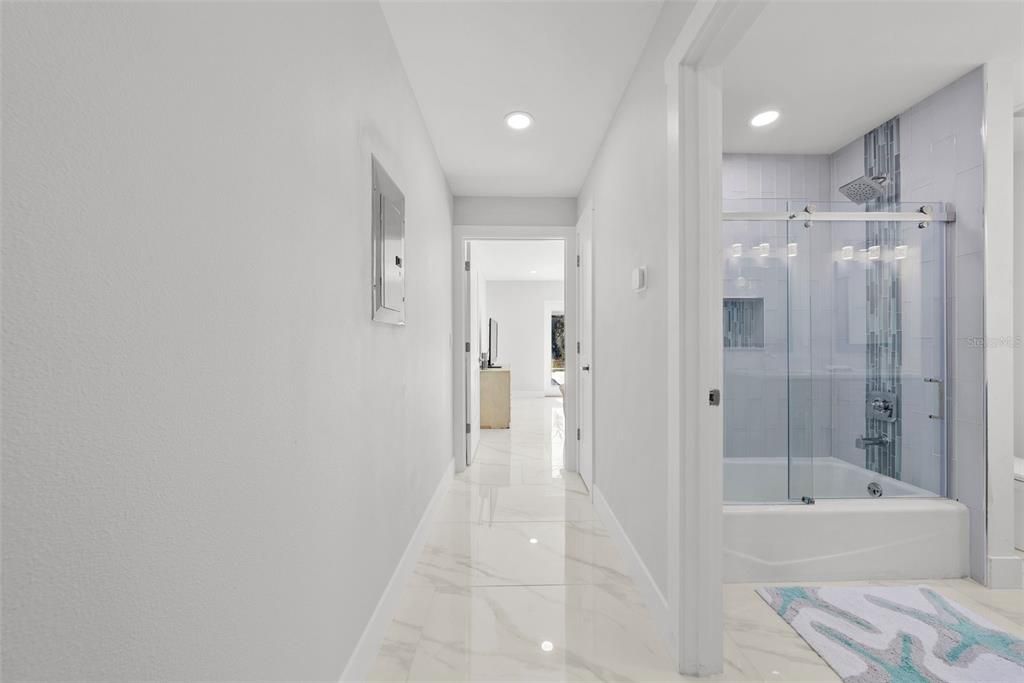 En Venta: $1,300,000 (4 camas, 3 baños, 2474 Pies cuadrados)