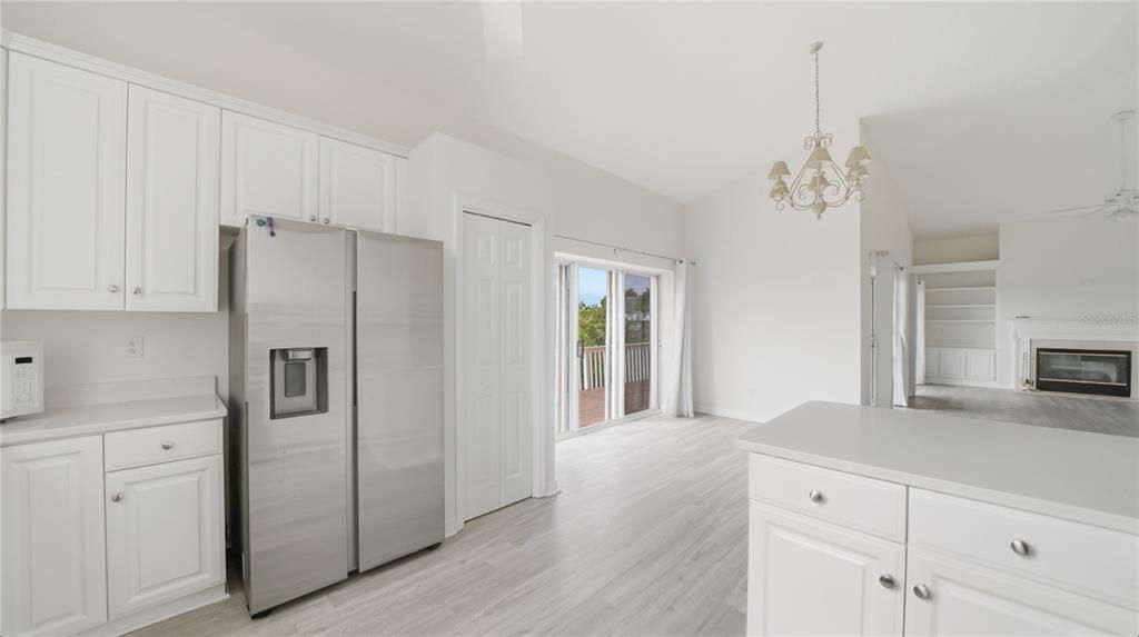 待售: $825,000 (3 贝兹, 2 浴室, 2220 平方英尺)