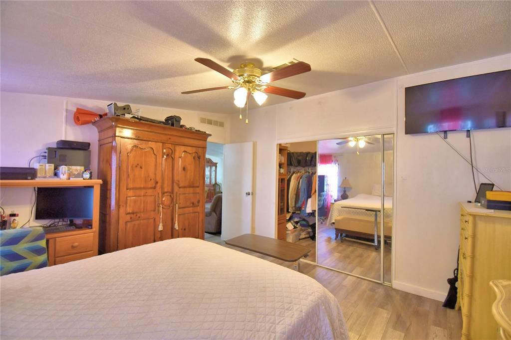 На продажу: $380,000 (4 спален, 2 ванн, 2432 Квадратных фут)