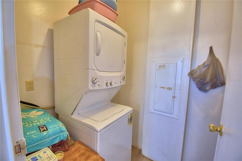 На продажу: $380,000 (4 спален, 2 ванн, 2432 Квадратных фут)