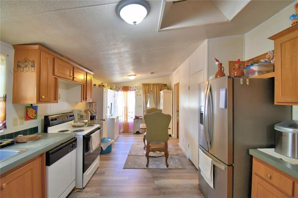 На продажу: $380,000 (4 спален, 2 ванн, 2432 Квадратных фут)