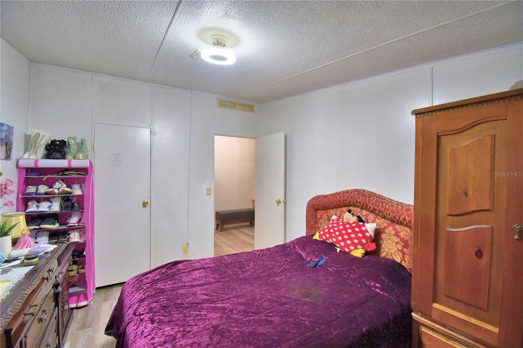 На продажу: $380,000 (4 спален, 2 ванн, 2432 Квадратных фут)