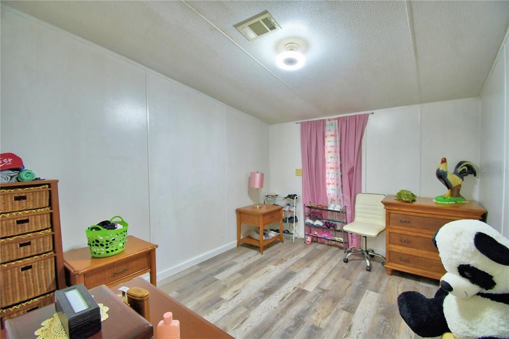 На продажу: $380,000 (4 спален, 2 ванн, 2432 Квадратных фут)