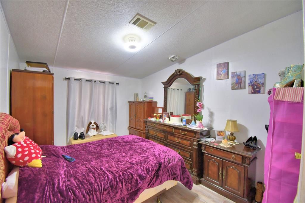 На продажу: $380,000 (4 спален, 2 ванн, 2432 Квадратных фут)