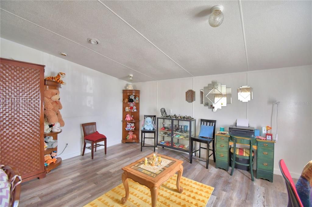 На продажу: $380,000 (4 спален, 2 ванн, 2432 Квадратных фут)